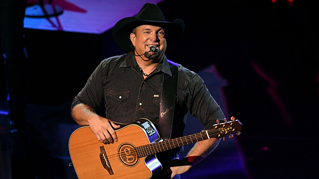 Garth Brooks reflects on 1996 Cheyenne Frontier Days performance | 97.3 ...